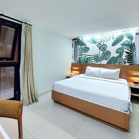 Shinta Guesthouse Malang Buitenkant foto