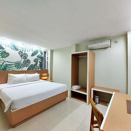 Shinta Guesthouse Malang Buitenkant foto