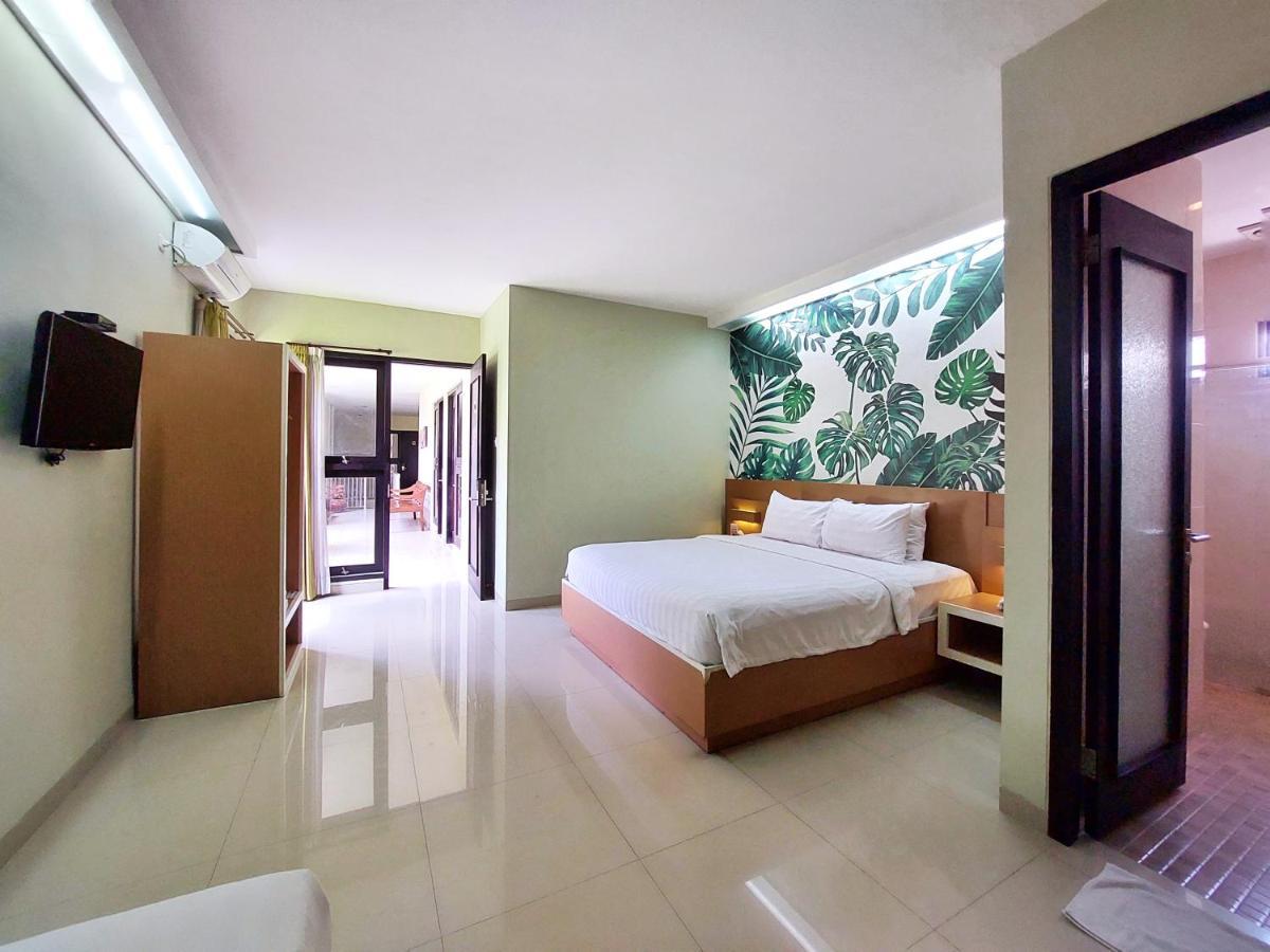 Shinta Guesthouse Malang Buitenkant foto