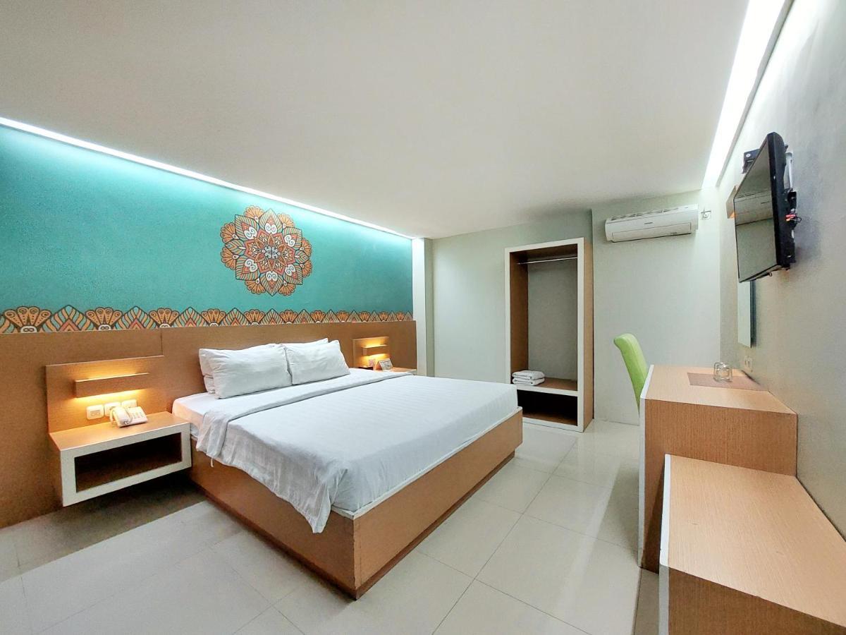 Shinta Guesthouse Malang Buitenkant foto