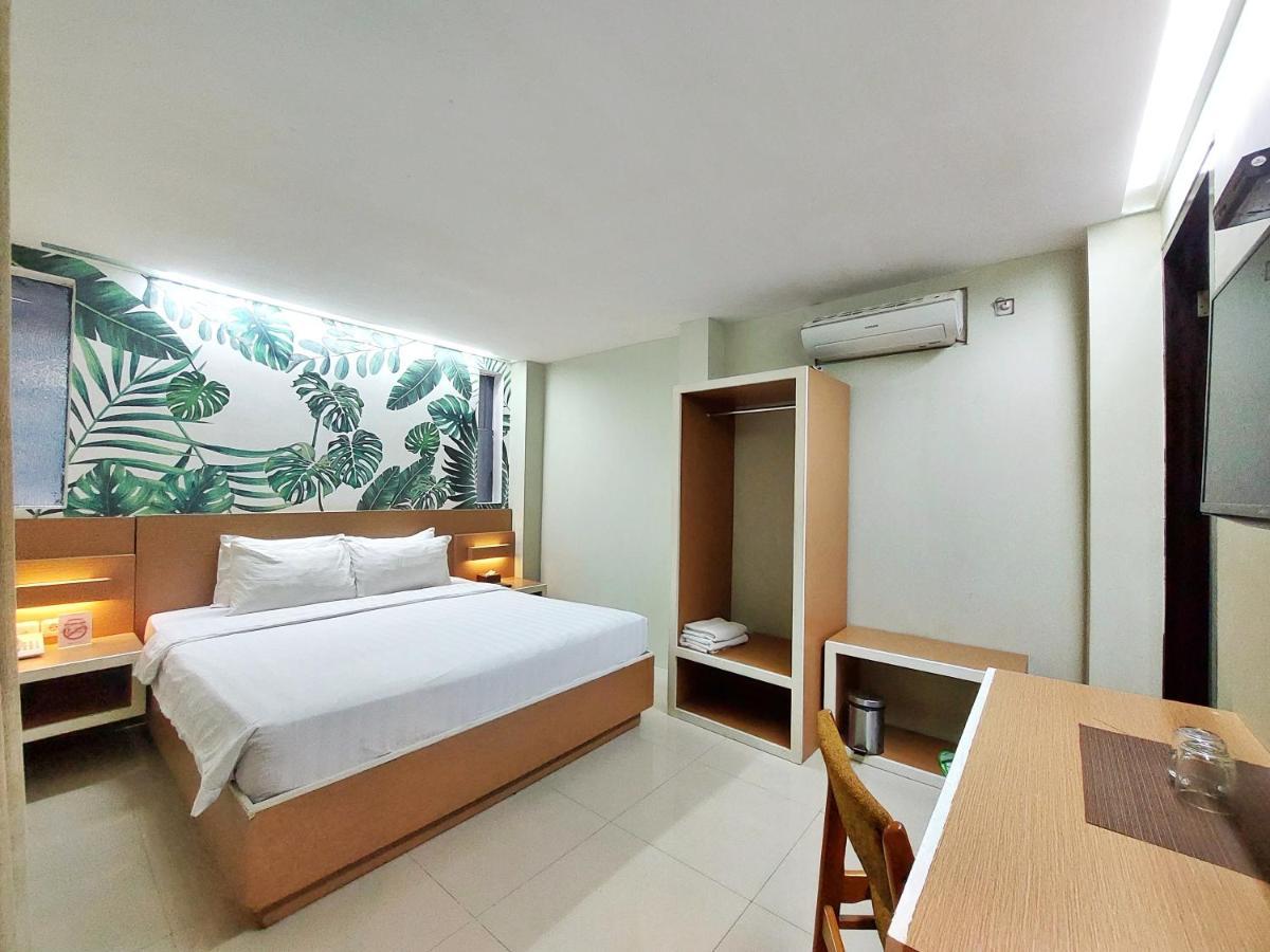 Shinta Guesthouse Malang Buitenkant foto