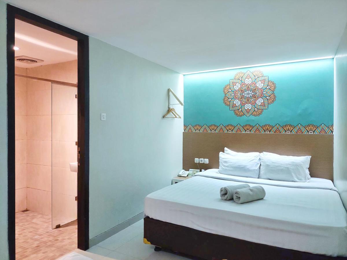 Shinta Guesthouse Malang Buitenkant foto
