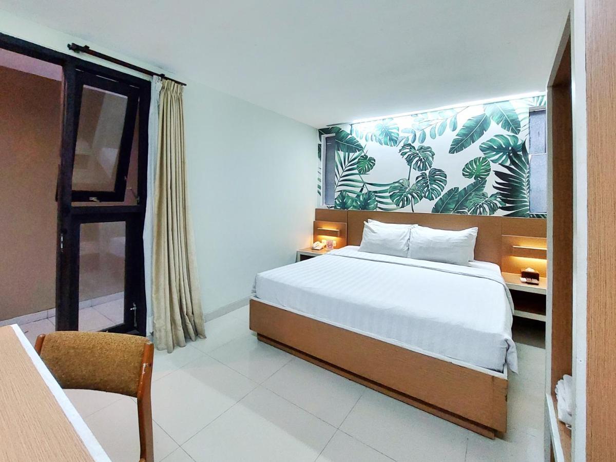 Shinta Guesthouse Malang Buitenkant foto
